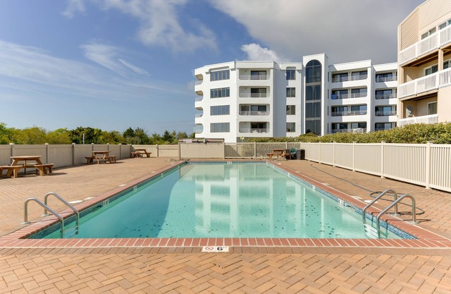 Brigantine Condo w/Beach Access & Pool Views