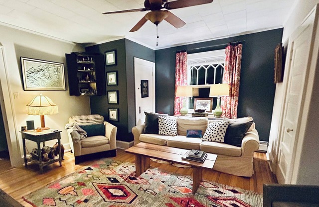 Bright 1 Bedroom + Sunroom - Perfect Montford Location - Walk Downtown Asheville