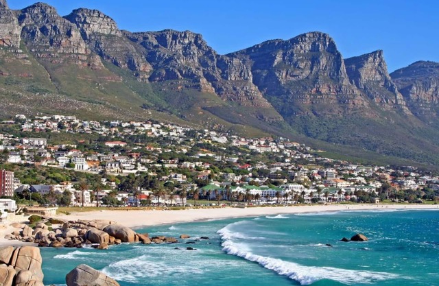 Bright 2 Bedroom Apartment in Touristic Hub of Bokaap