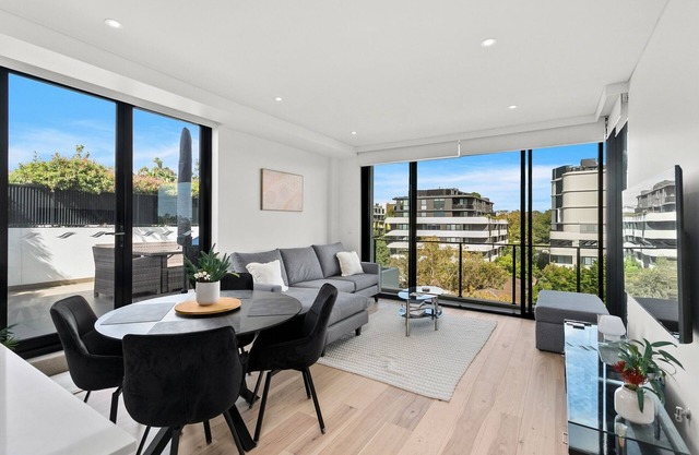 Bright & Airy Retreat with Balcony & BBQ