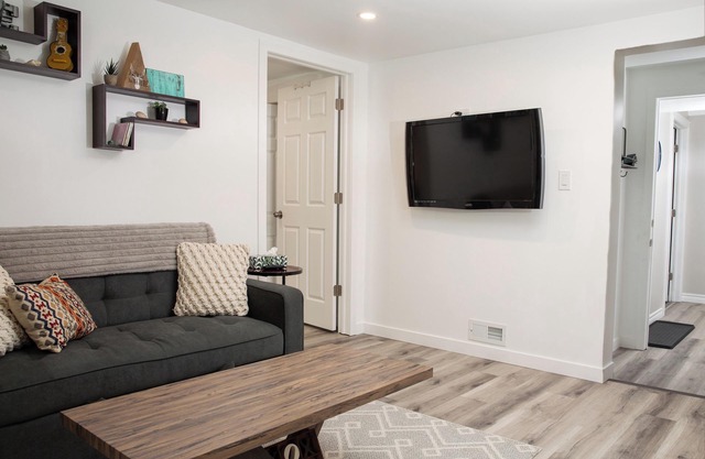 Bright and Cozy Basement Oasis in the Minnow Lake area