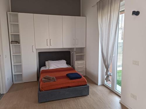 Bright and private apartment with yard