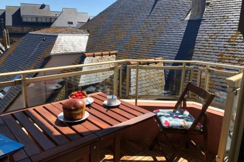 Bright and quiet nest with terrace near beaches
