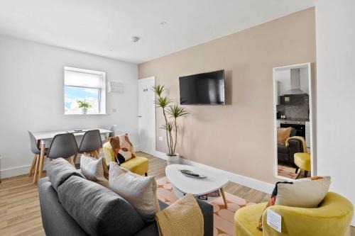 Bright and Spacious 2 Bed Apartment in Saltash