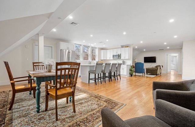 Bright and Spacious 2BR/2BATH Condo with Parking