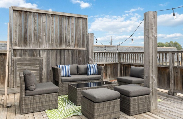 Bright and Spacious Condo in Downtown Collingwood (97043)