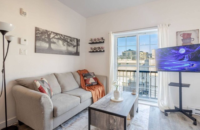 Bright & Beautiful 3 Bedroom in Griffintown