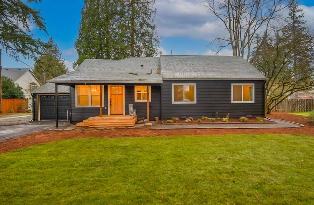 Bright & Charming 3-bedroom in wonderful Portland with AC & Dedicated Office