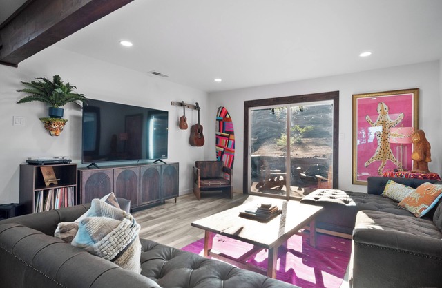 Bright & Charming Skyland Getaway in Tahoe - 4 Bed/2 Bath