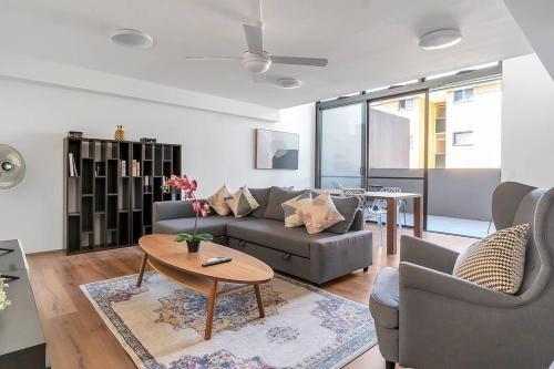 Bright & Chic with Unbeatable Proximity