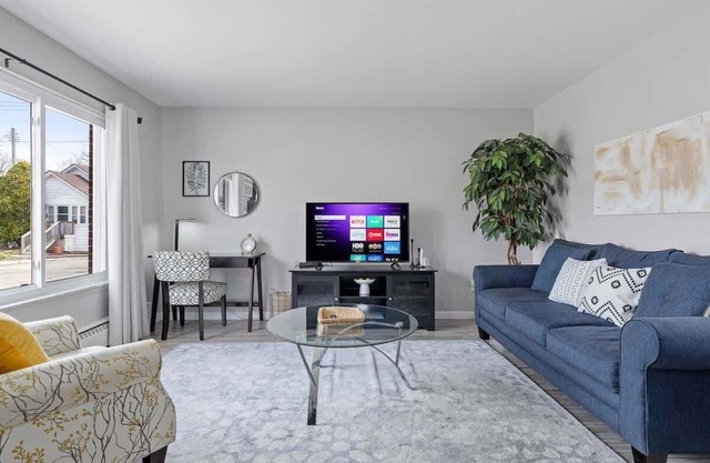 Bright & Comfy 1 Bedroom Flat | Hollywood Suites