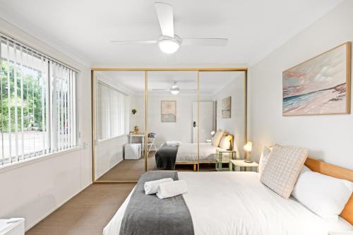 Bright & Comfy Double Room - Cozy and Well-Connected - Shared Bathroom