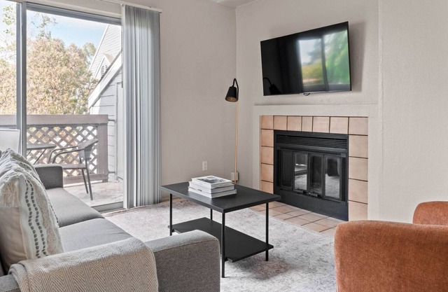 Bright Foster City 1BR w/ Gym, Pool & W/D, near VISA, by Blueground