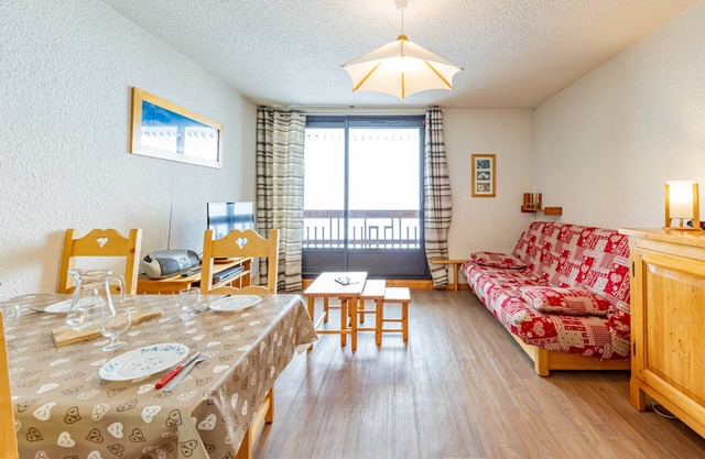 Bright studio for 4 with kitchenette and ski locker