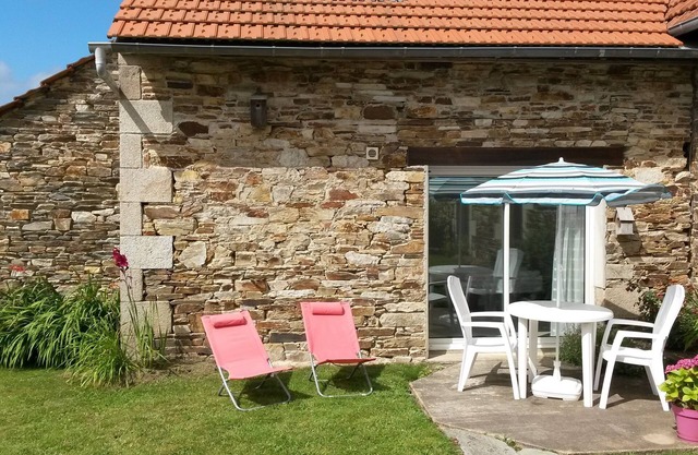 Bright gîte with terrace and quiet garden