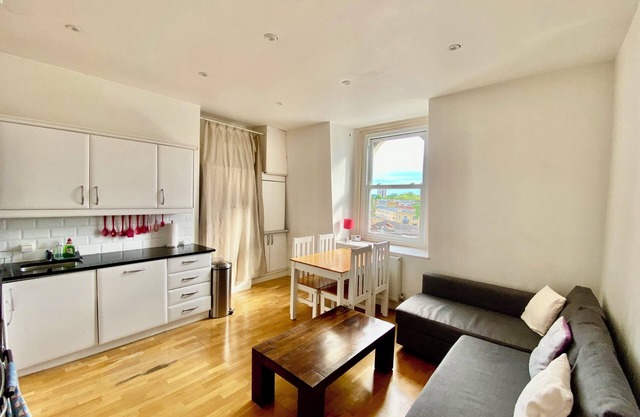 Bright, Modern and Spacious Flat in Brixton w/easy access to Central London