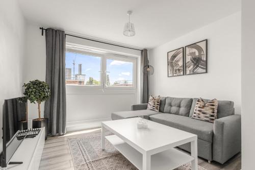 Bright & Modern London Apartment