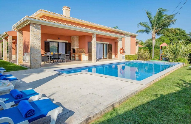 Bright modern villa with large pool