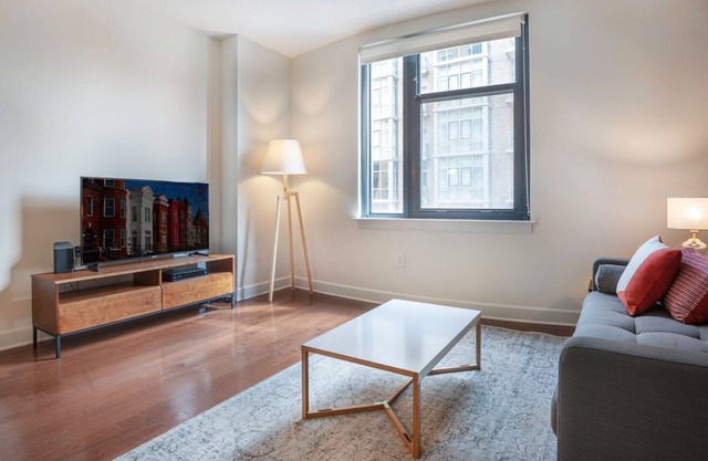 Bright Mt. Vernon 1BR w/ Gym, W/D, 2 Pools & Rooftop by Blueground