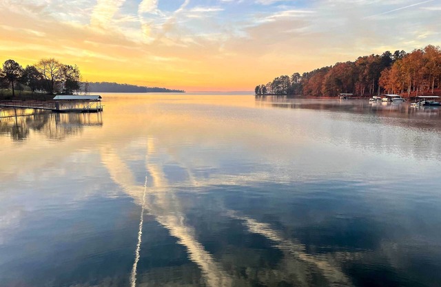 Bright Oasis on Lake Hartwell w/Boat Dock!