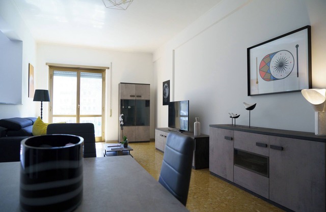 Bright, spacious and designer apartment in south Rome. Equipped with every comfort.