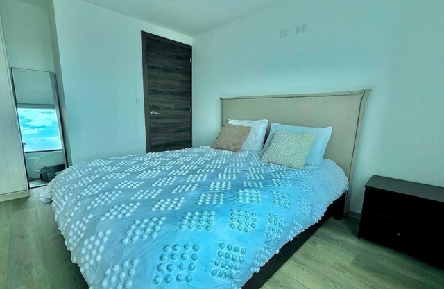 Bright Suite for Couples in La Mariscal with Gym and Terrace.