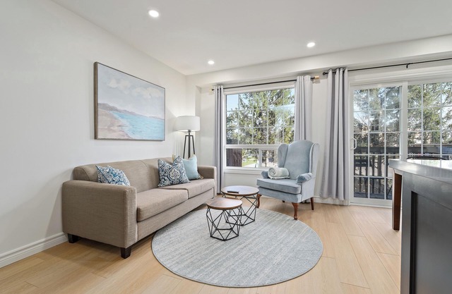 Bright Townhome in the centre of Georgetown