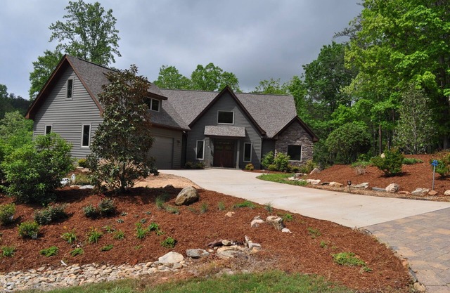 Brights Creek Southern Comfort Getaway (Gated Community 14.1 miles TIEC)