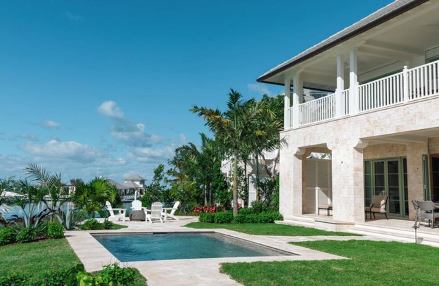 Briland Club - Coral Cottage, Luxury Waterfront Vacation Rental, Private Pool