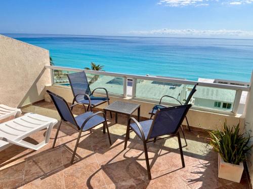 Brisas Shores Penthouse Beachfront, Ocean View Terrace Cancun Hotel Zone, 2 bedrooms