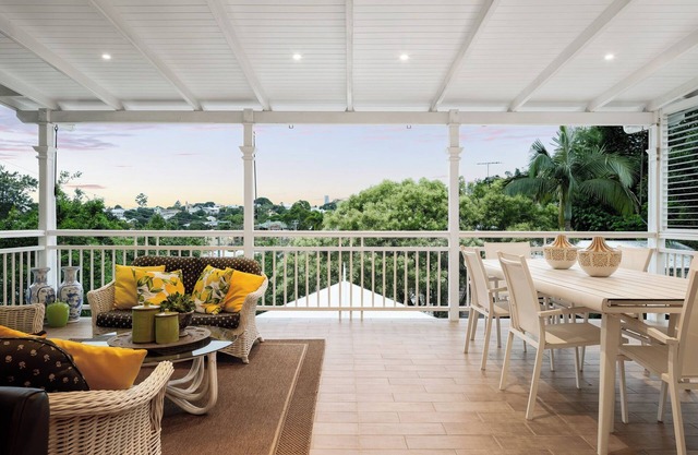 Brisbane Paddington 3-bedroom luxury house. Walk to restaurants, bars & shopping
