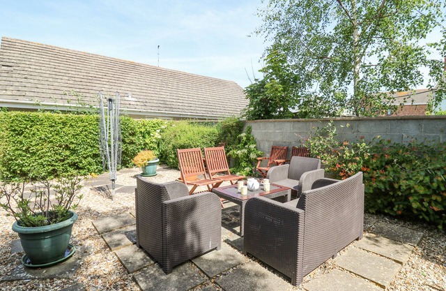 BRITANNIA COTTAGE, family friendly, with a garden in Llanrhystud
