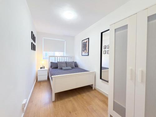 Brixton Galadriel Room with Shared Bathroom