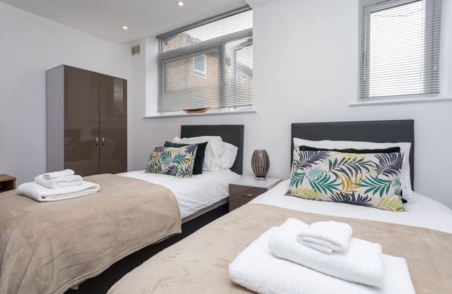 Broadwalk Flat 5