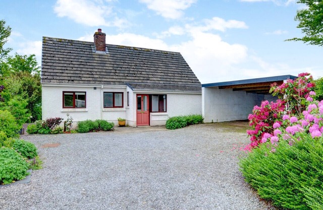 Brodeg - Two Bedroom House, Sleeps 4
