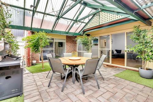 Brompton Bliss - A Relaxed Northern Adelaide Retreat