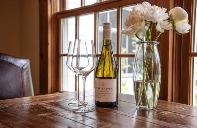Brook Bound Inn - Main Lodge-Two Bedroom Suite w/pullout & Kitchenette-Room 102n