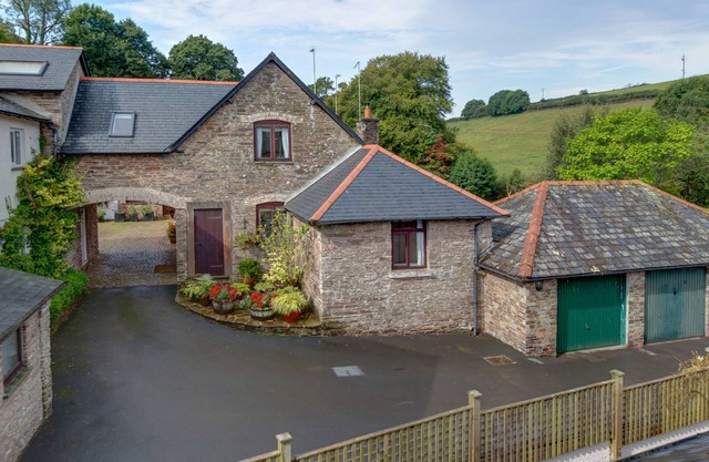 BROOK COTTAGE, family friendly, with open fire in Newton Ferrers