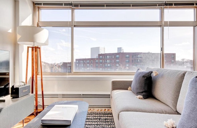 Brookline Studio w Gym WD nr Green Line BOS-598