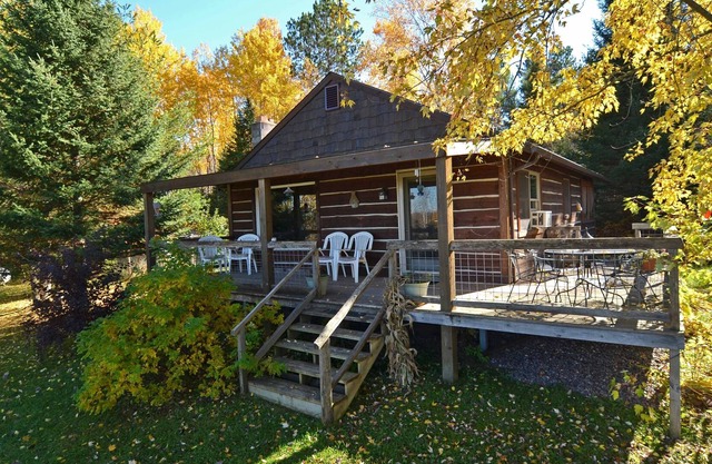 Brookside Cottage in Grand View