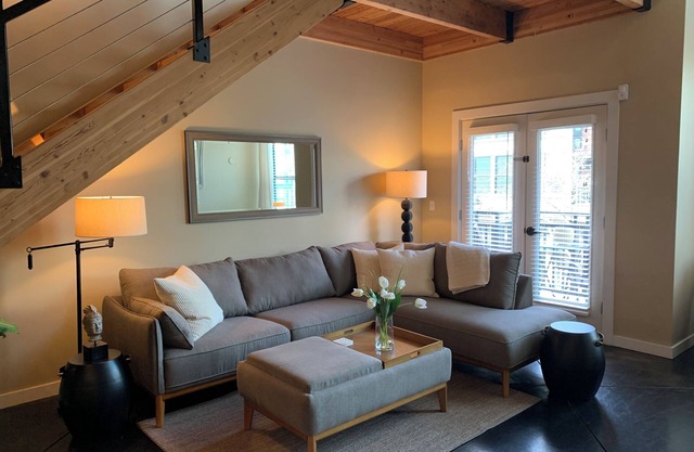 Brownstone Loft in Orenco