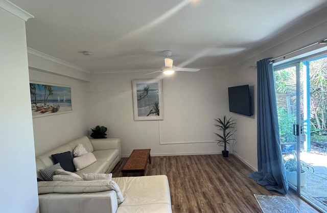 Bruns Garden View Apartment ~ Central ~ Spacious & Close to the Beach ~