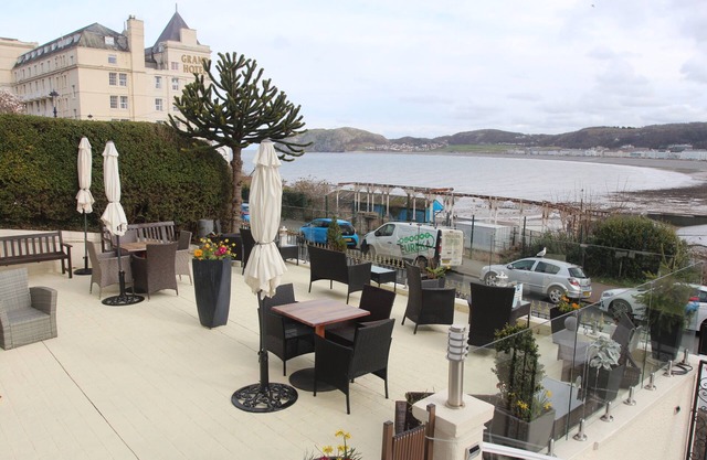 Bryn-Y-Mor Hotel