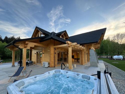 Brzozowa Chata - z prywatnym Jacuzzi i wspaniałym ogrodem - by SpaceApart