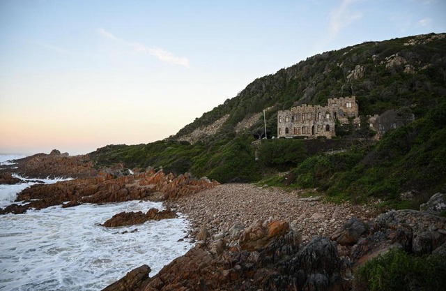 Buccara Noetzie - Lindsay Castle