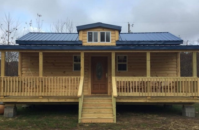 Buck Hill Tiny Home Cabin #4 Mountain & Pond Views
