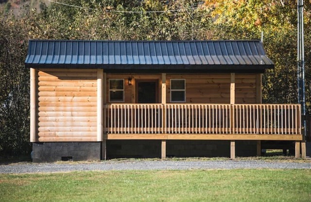 Buck Hill Tiny Home Cabin #5 Honeymoon Suite ADA Compliant