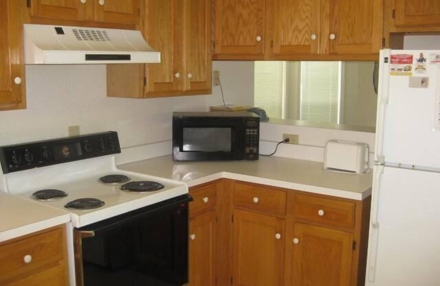 Budget friendly Golf rental in Colonial Charts peaceful community!