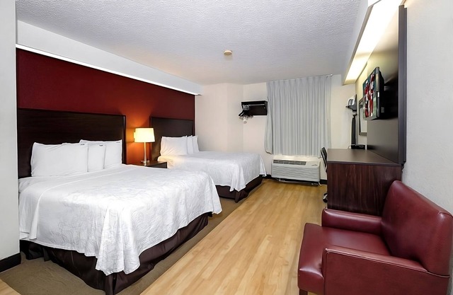 Budget-Friendly Suites Close to Florida Agricultural Museum w/Pool & Hot Tub!