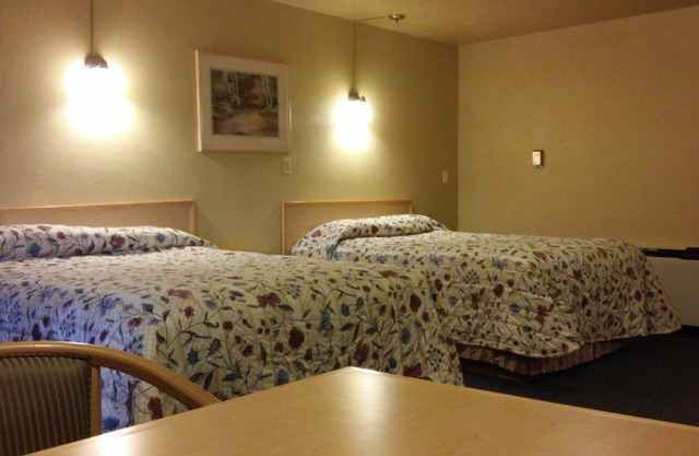 Budget Host Longhorn Motel
